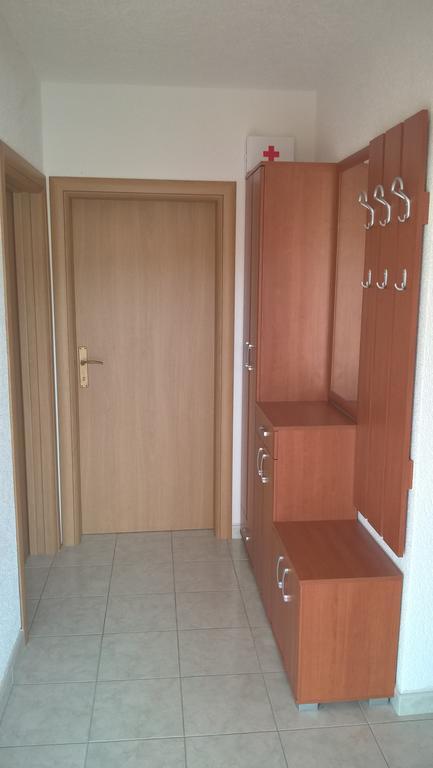 Apartmani Ramljak Маріна Екстер'єр фото