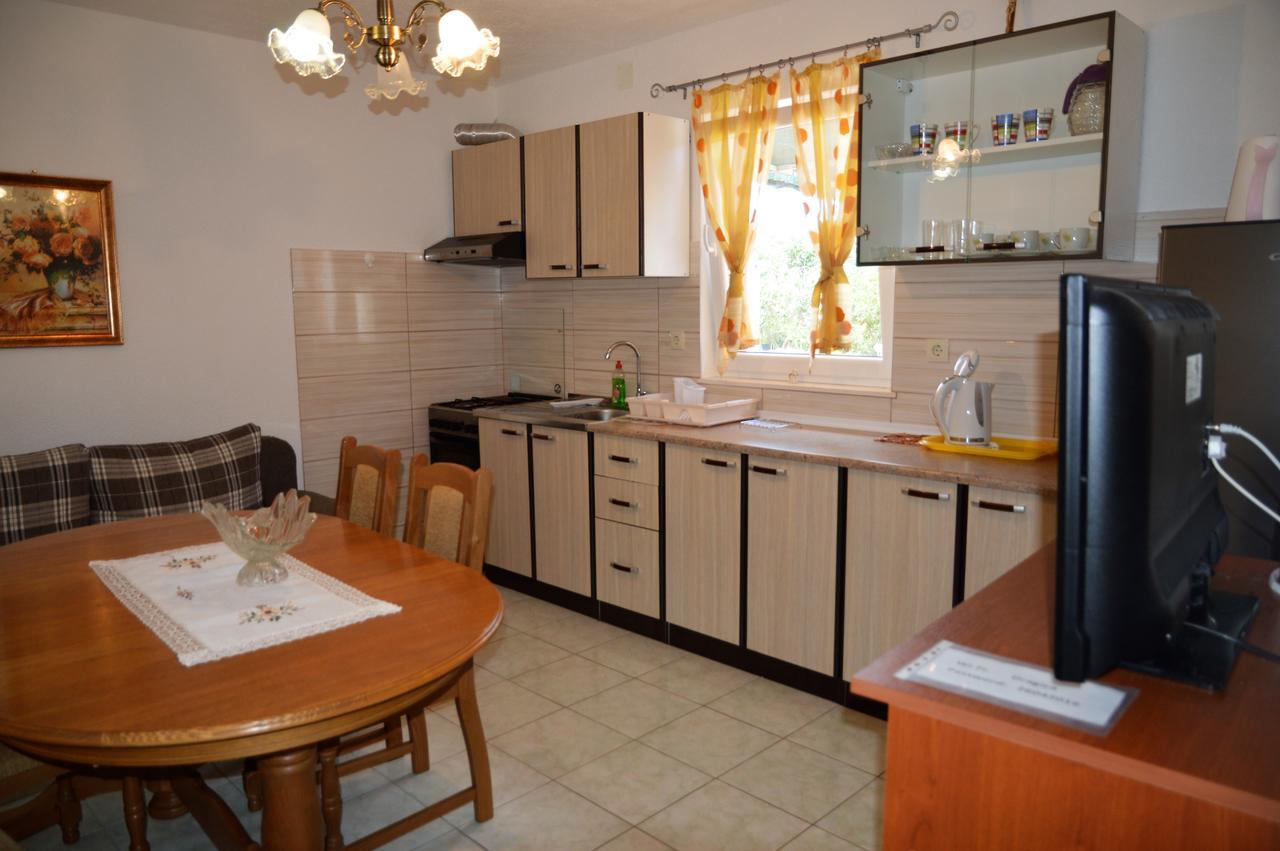 Apartmani Ramljak Маріна Екстер'єр фото