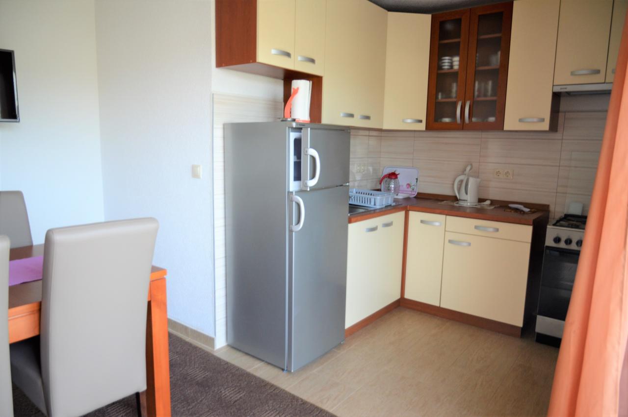 Apartmani Ramljak Маріна Екстер'єр фото